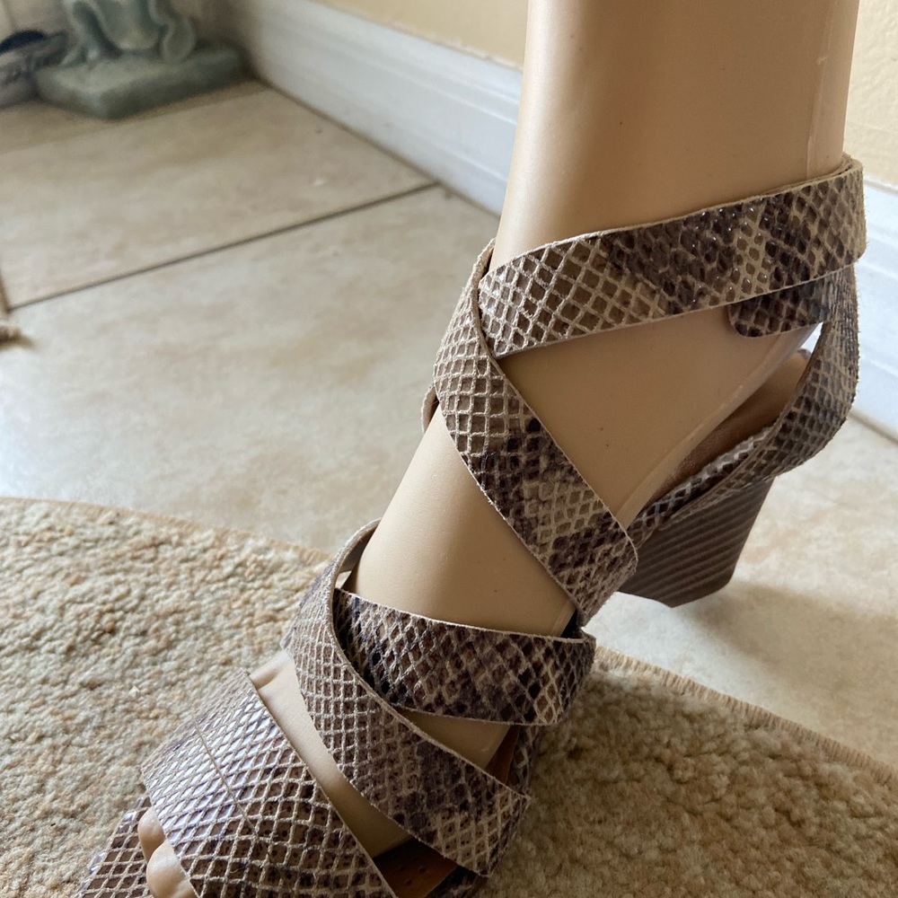 Clarks Ranae Estelle Snakeskin print with stack heel & open toe size 7 - Picture 7 of 16
